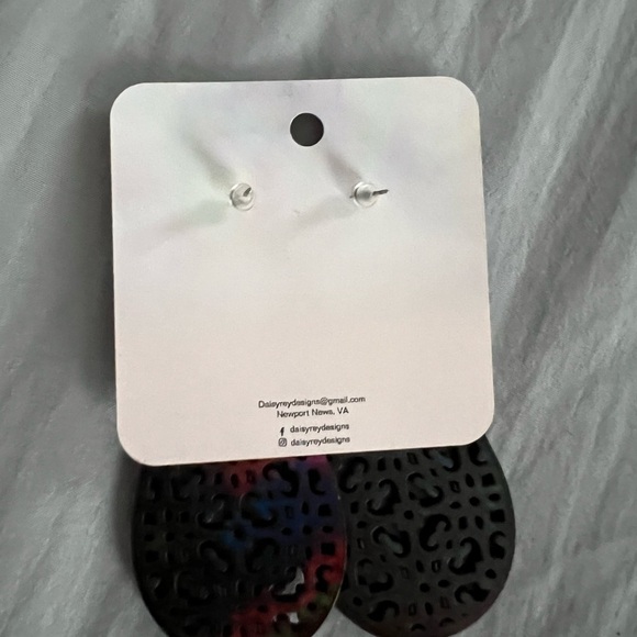 New Daisy Ray Designs Laser Cut Wood Earrings - Picture 3 of 3